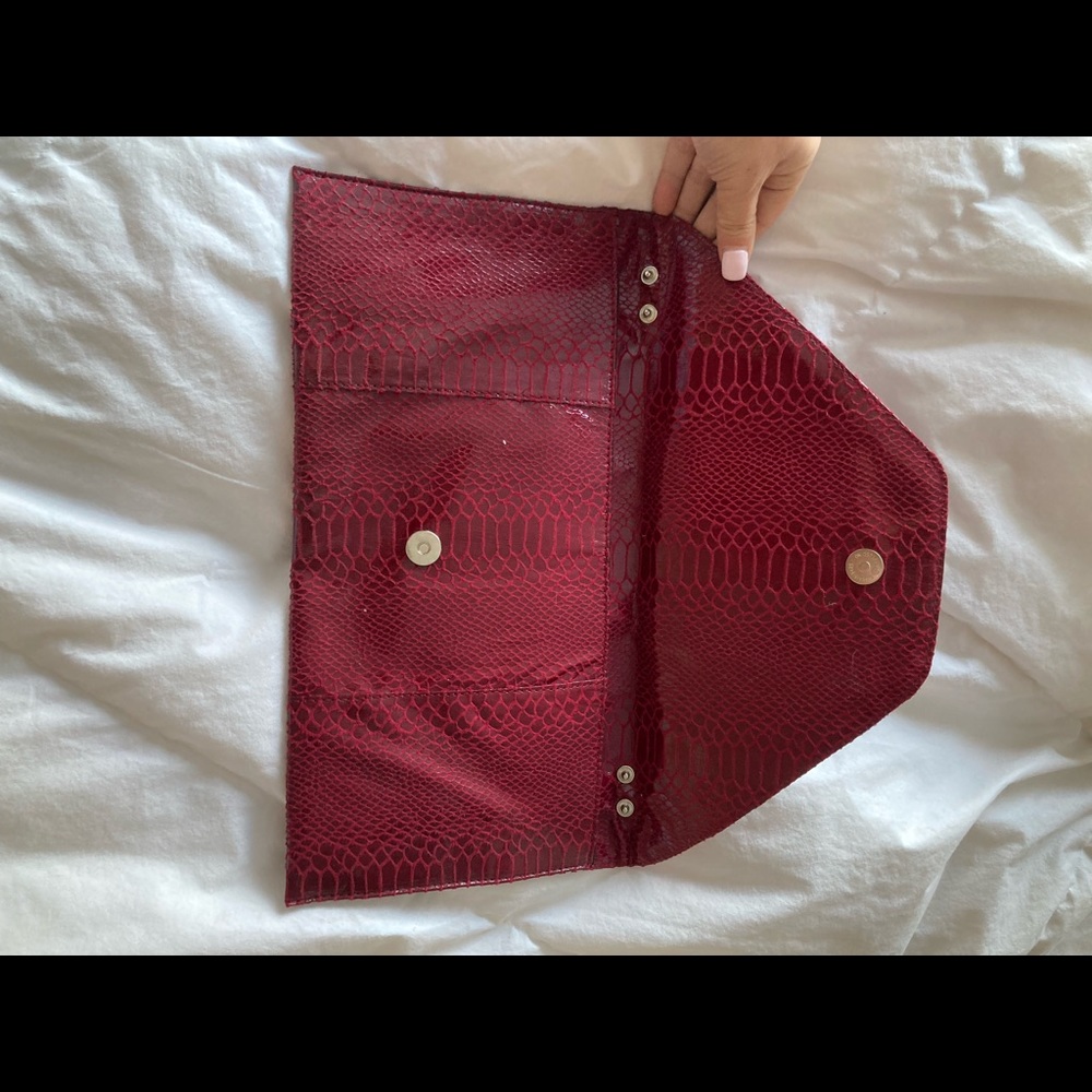 Red Clutch - Picture 2 of 4